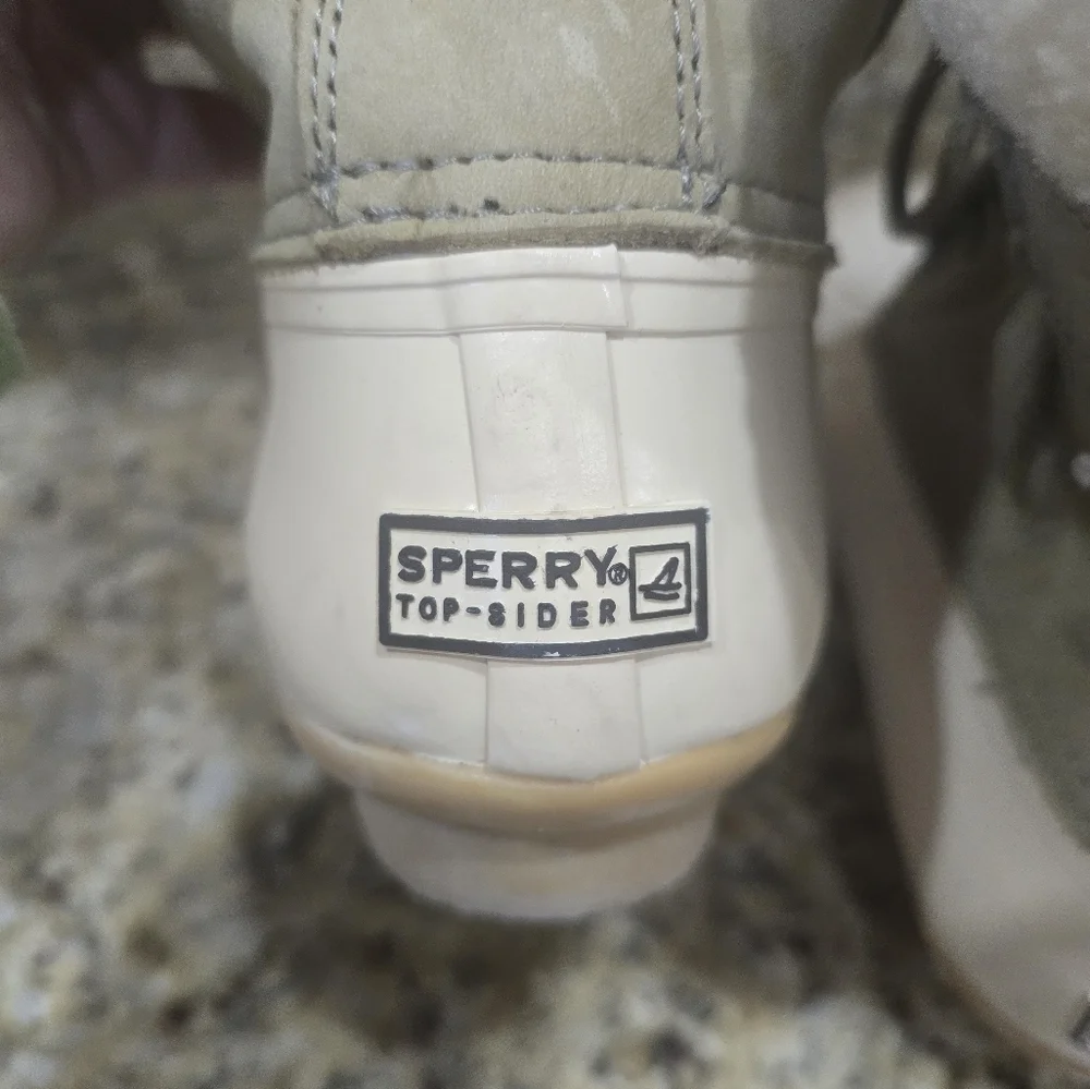 Women’s Sperry J. Crew Shearwater Duck Boots 100% Wool Lining Size 9 Ivory